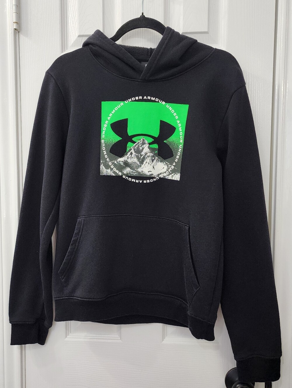 Under Armour Black Crewneck Hoodie with Bright Green Logo Panel Size Youth XL